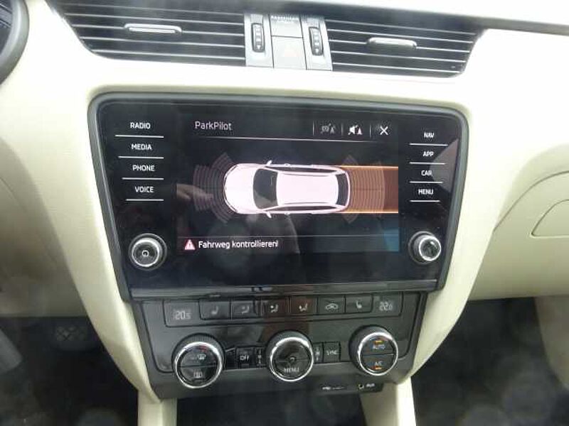 SKODA Octavia Combi 1.4 TSI (Green tec) Style, Navi, Sitzheizung, elektr. Fahrersitz