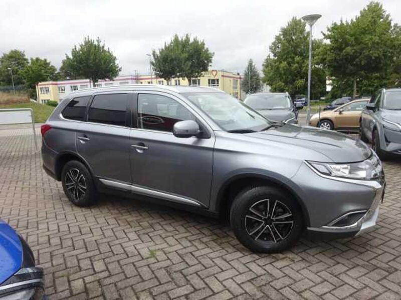 Mitsubishi Outlander 2.0 2WD EDITION 100 aus erster Hand