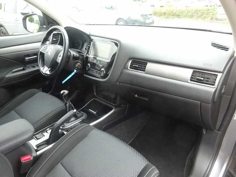 Mitsubishi Outlander 2.0 2WD EDITION 100 aus erster Hand